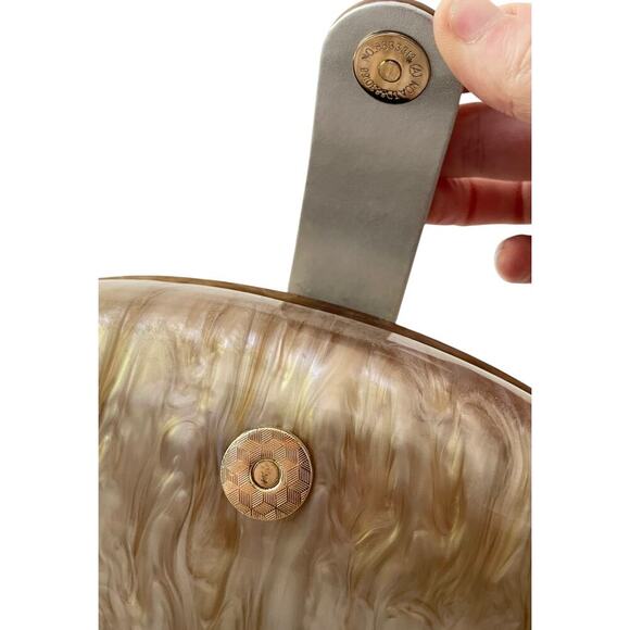 Acrylic Pearlescent Purse Clamshell Tan Cream Gold Chain Clutch Bag Chic - Picture 6 of 10